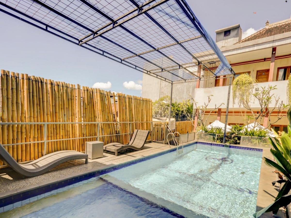 Rabasta Enjoy Kuta Hotel Кута Екстериор снимка