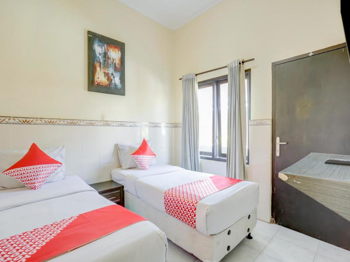 Rabasta Enjoy Kuta Hotel Кута Екстериор снимка