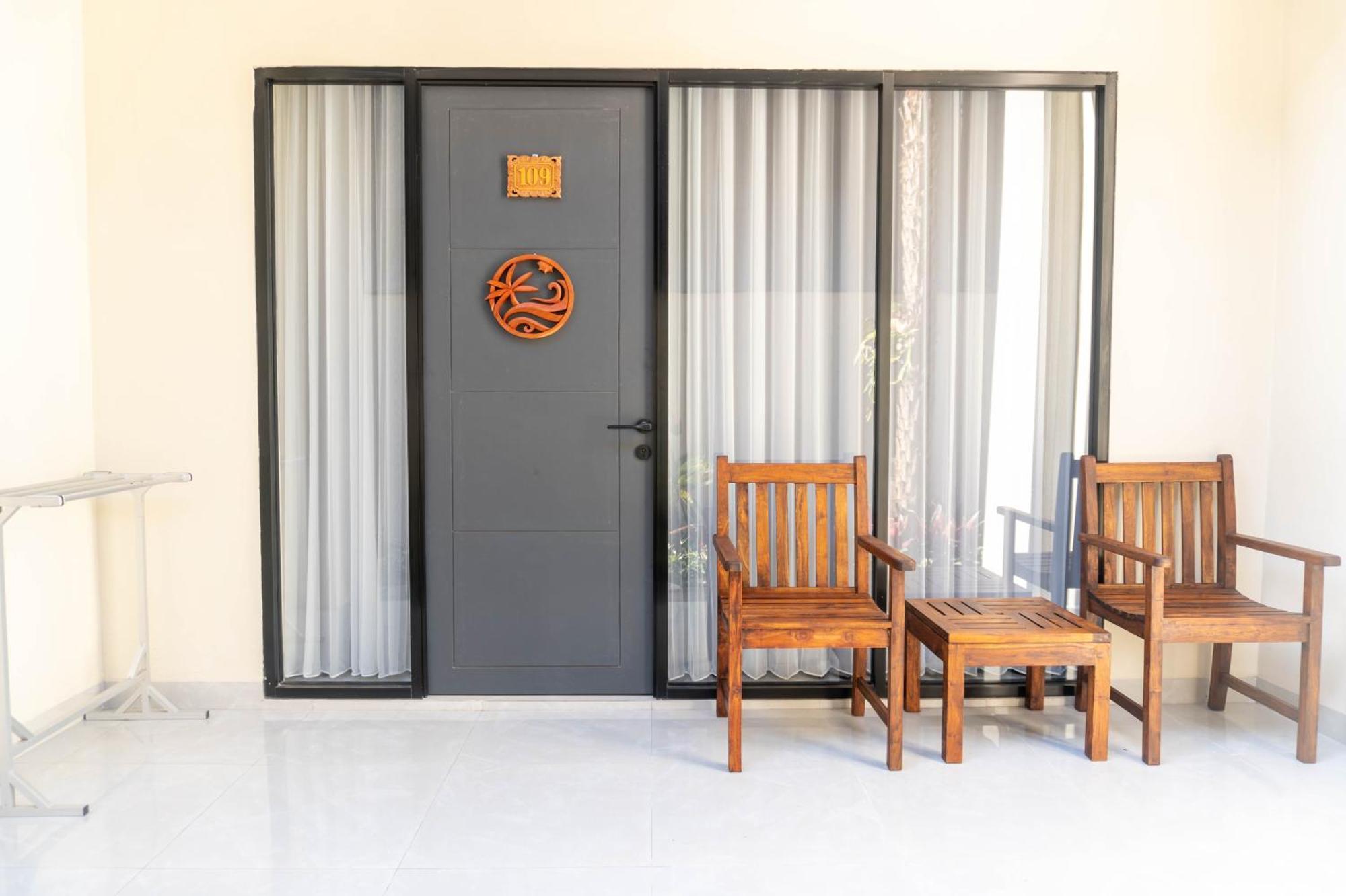 Rabasta Enjoy Kuta Hotel Кута Екстериор снимка