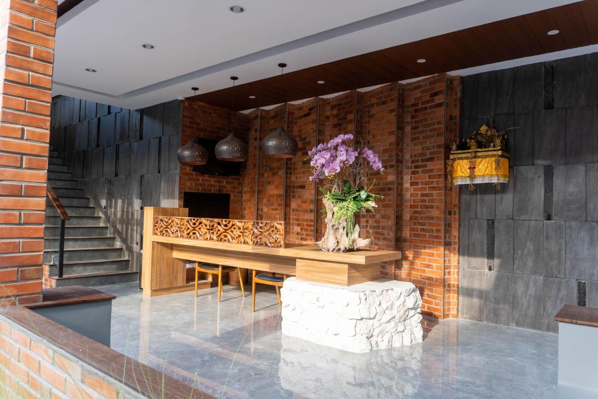 Rabasta Enjoy Kuta Hotel Кута Екстериор снимка