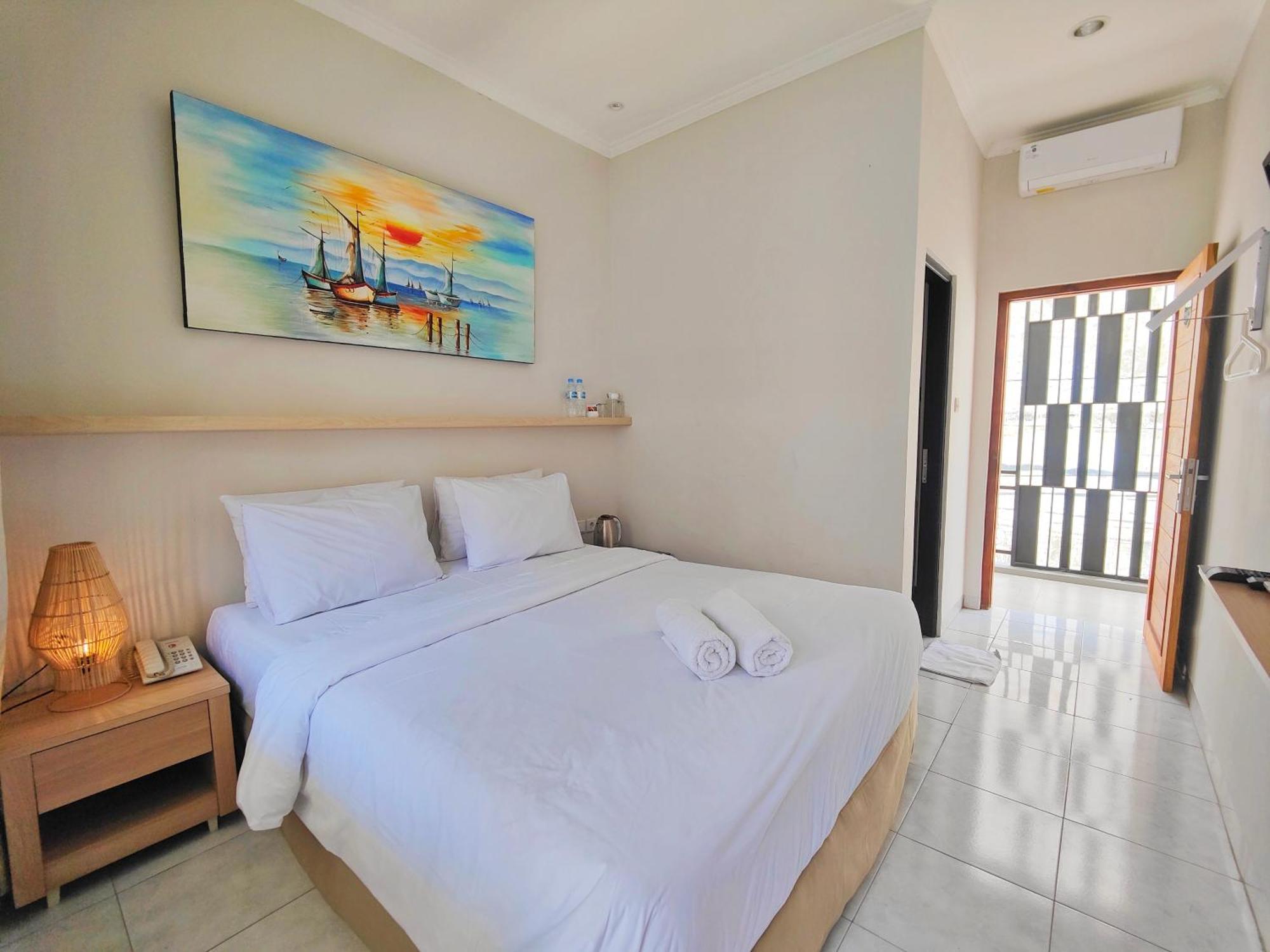 Rabasta Enjoy Kuta Hotel Кута Екстериор снимка