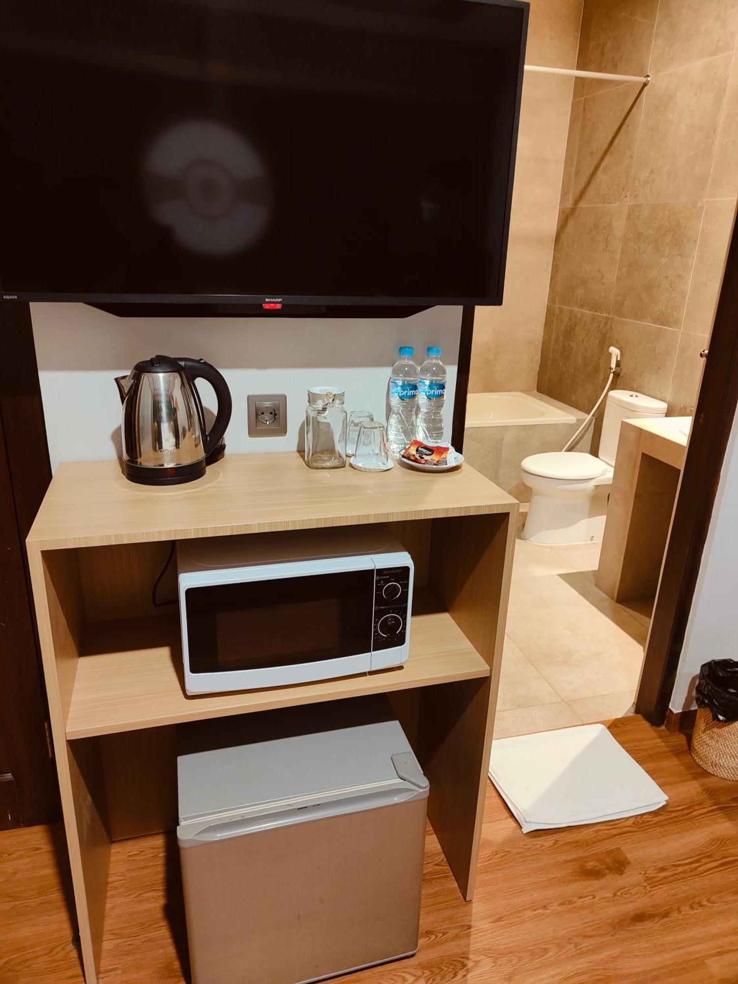 Rabasta Enjoy Kuta Hotel Кута Екстериор снимка