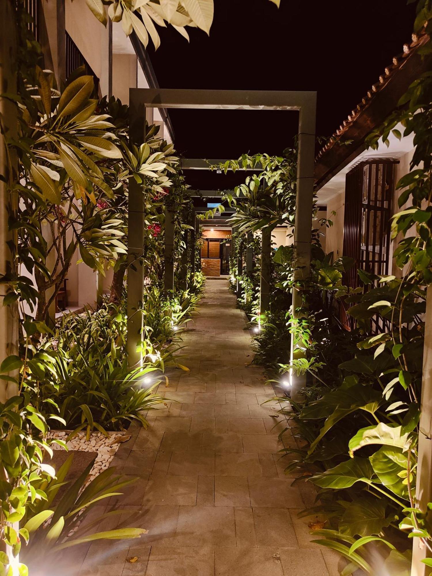 Rabasta Enjoy Kuta Hotel Кута Екстериор снимка