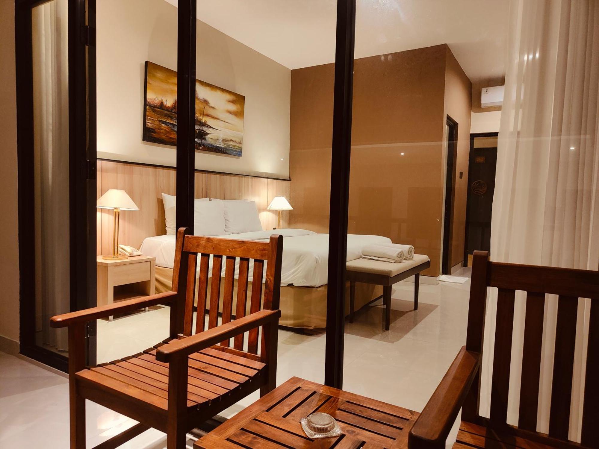 Rabasta Enjoy Kuta Hotel Кута Екстериор снимка