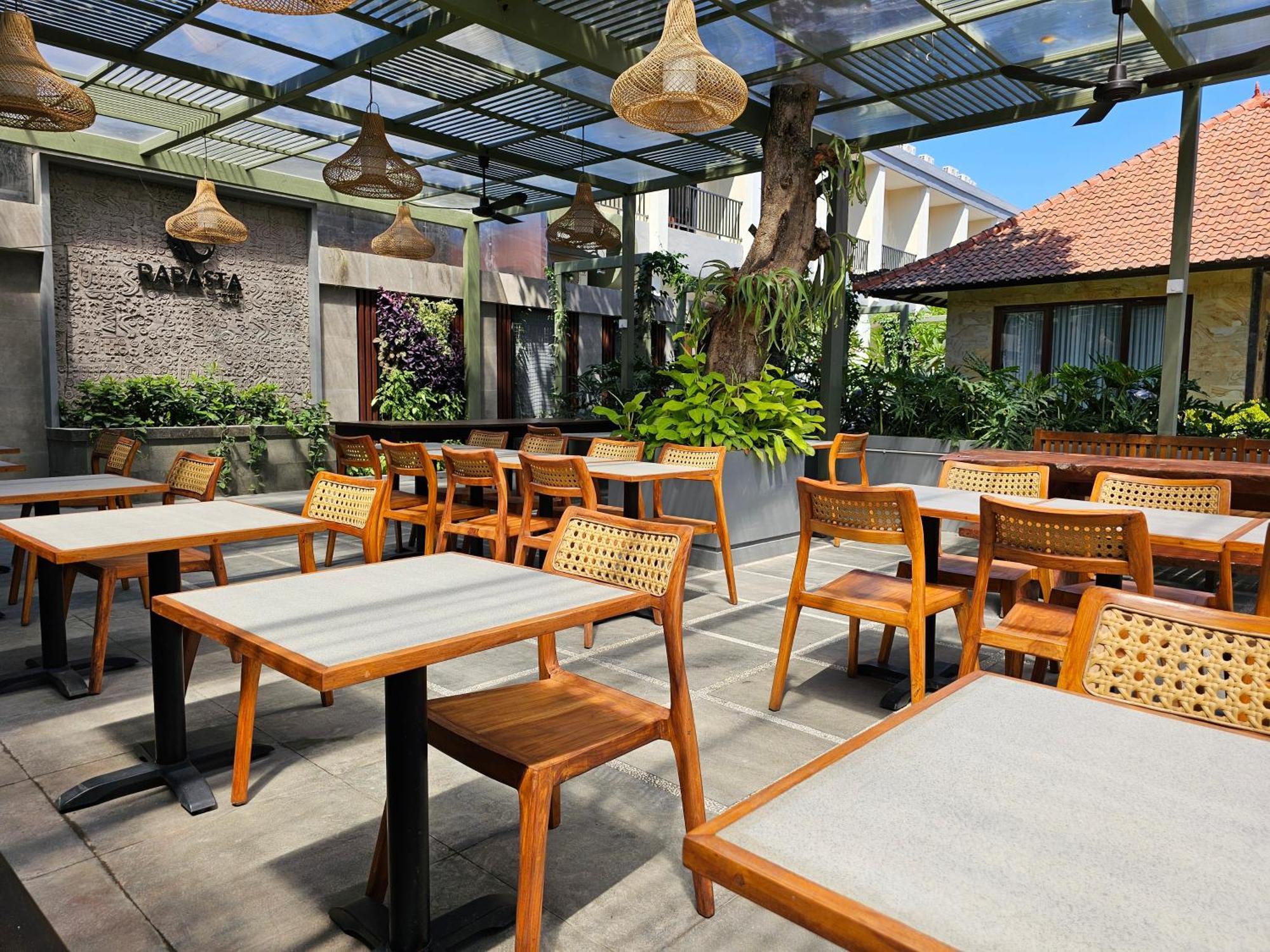 Rabasta Enjoy Kuta Hotel Кута Екстериор снимка