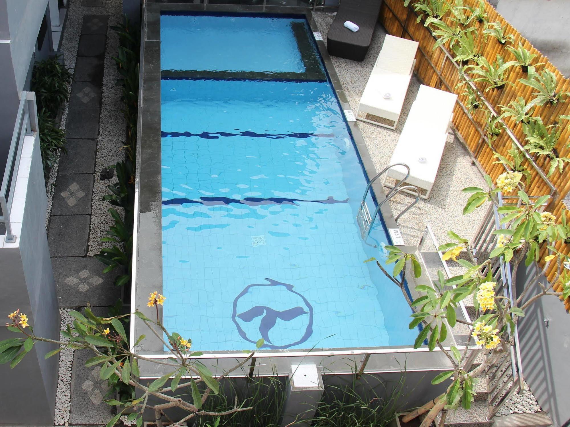 Rabasta Enjoy Kuta Hotel Кута Екстериор снимка